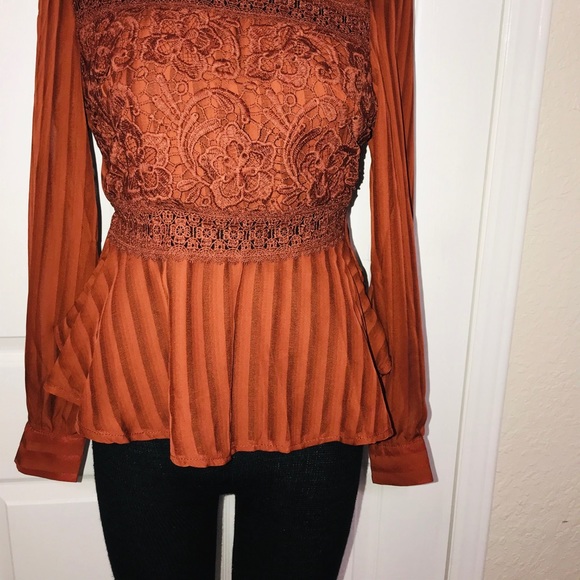 Haute Monde Long Sleeve Ruffled Blouse - Picture 4 of 4
